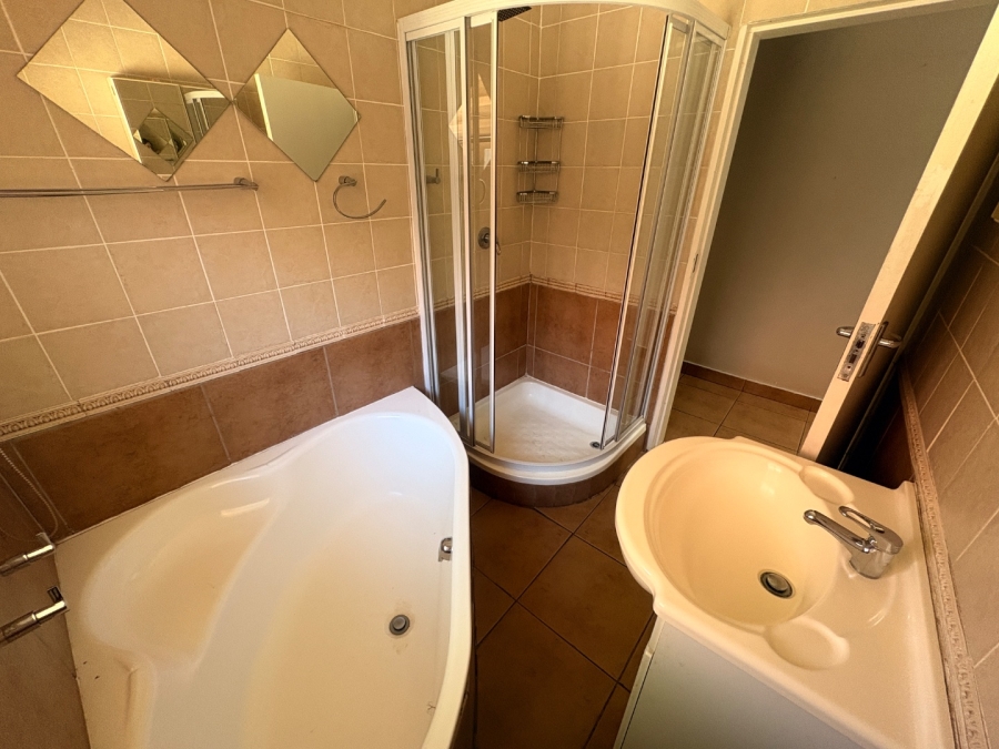 4 Bedroom Property for Sale in Flamwood North West